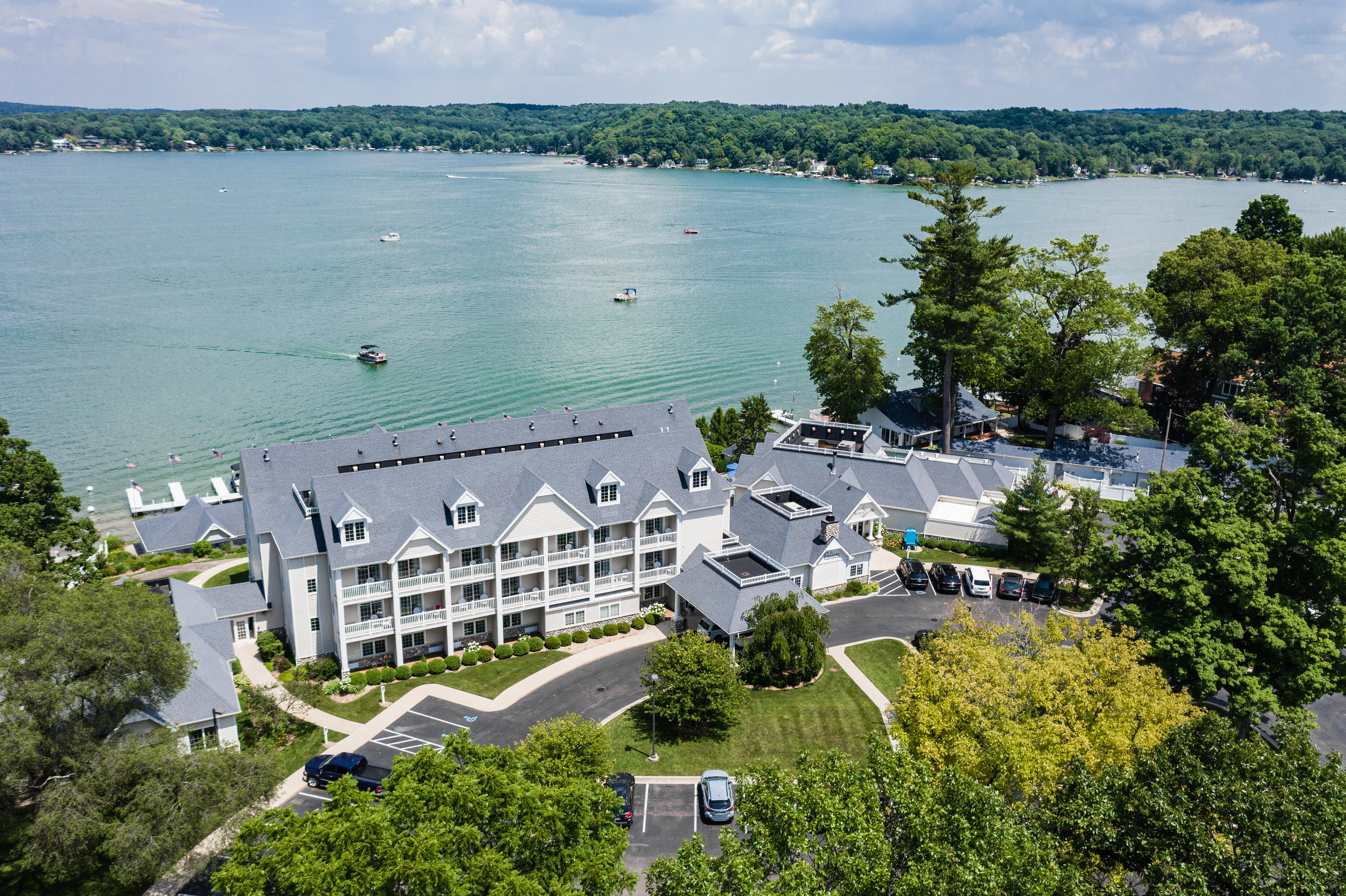 Bay Pointe Inn Room